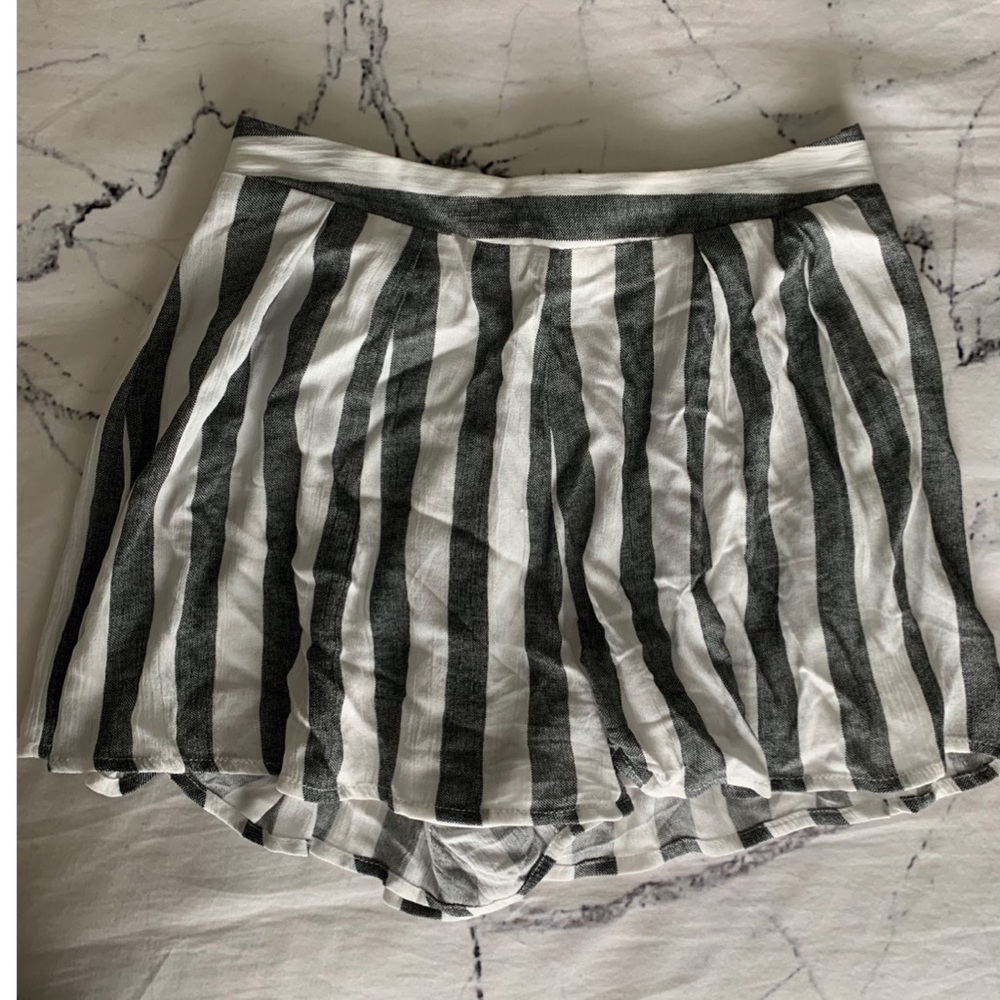 Boutique flowy shorts